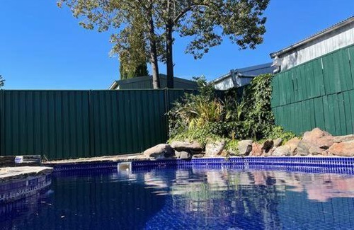 Westbourne Park Apartment | Relaxing Group House with Scenic Salt Pool and Spa