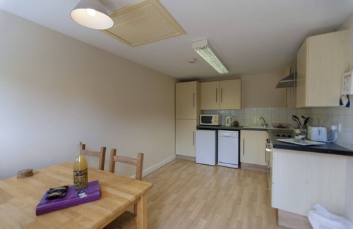Elmsted Cottage | Quaint Group of Cottages in AONB for Family Getaways