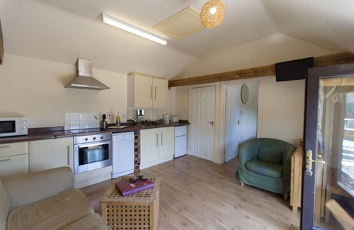 Elmsted Cottage | Quaint Group of Cottages in AONB for Family Getaways