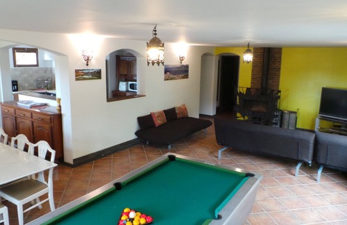 Speloncato Condo | Group Getaway: Private Garden & Ocean View for 15 Guests