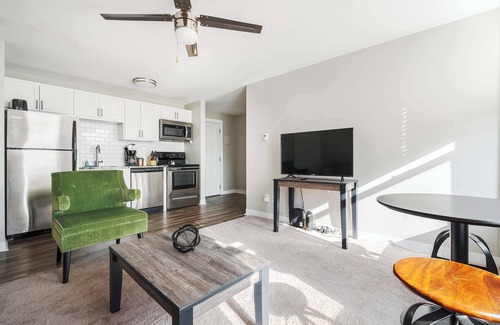 Chatham-Arch Apartment | Group Stay - 7 Apts Near Lucas Oil Stadium