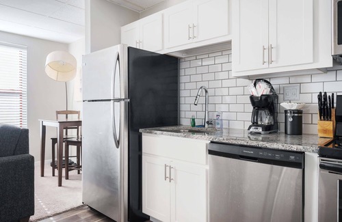 Chatham-Arch Apartment | Group Stay - 7 Apts Near Lucas Oil Stadium