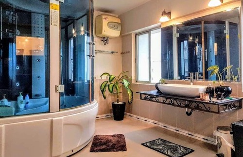 Phu My Hung Apartment | Perfect Group Stay: Penthouse with Roof Deck & Pool