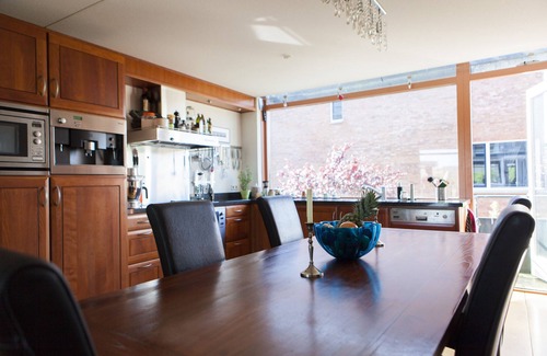 Stadsdam House | Ideal Group Retreat in a Peaceful Townhouse with Spa