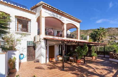 Frigiliana Villa | Pet-Friendly Group Villa with Pool & Wifi for Perfect Getaways
