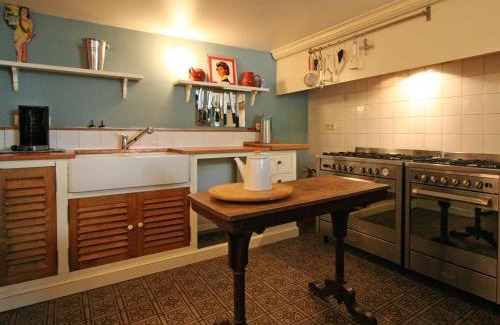 Vlessart House | Delightful Vlessart Holiday Home with Sauna & Pool Access