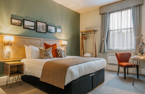 Rowsley Hotel | Grouse & Claret, Derby - Family-Friendly with Dining Options