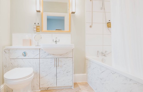 Rowsley Hotel | Grouse & Claret, Derby - Family-Friendly with Dining Options