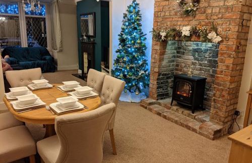 Flamborough House | Welcoming Grove Cottage in Flamborough for Families & Pets