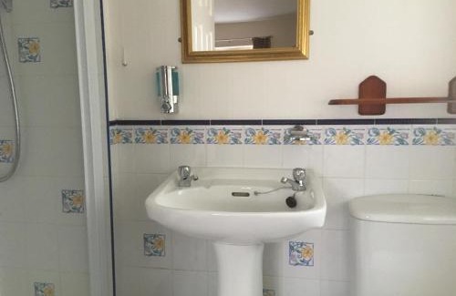 Oakengates Bed & Breakfast | Family-Friendly Grove House Guest House with Top Reviews