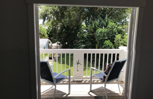 Dunedin Cottage | Tree House Vibe at Grove Keeper Cottage - Rated 9.8/10