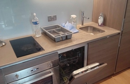 Fryent Apartment | Grove Park Cozy Apartment in London