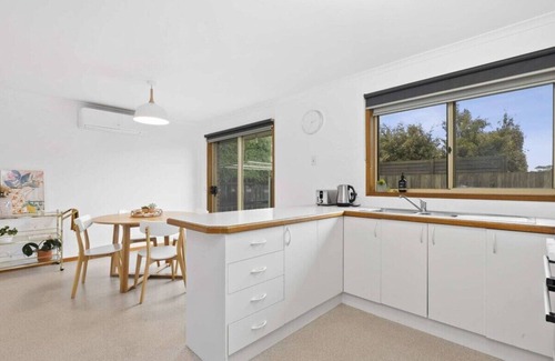 Grovedale House | Comfortable Grovedale Retreat with Family-Friendly Amenities