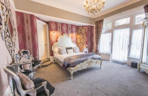 Canford Cliffs Hotel | Grovefield Manor: Oceanfront Retreat with 4-Star Comfort