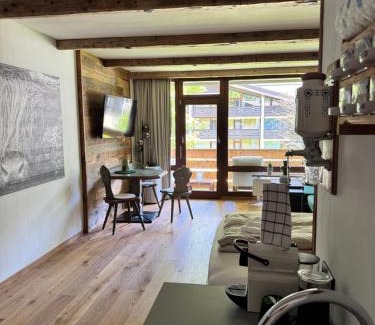 Sankt Martin bei Lofer Apartment | Stylish Chalet in Grubhof Park with Indoor Pool & Balcony