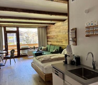 Sankt Martin bei Lofer Apartment | Stylish Chalet in Grubhof Park with Indoor Pool & Balcony