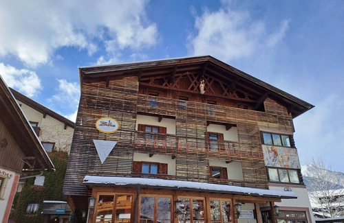 Lermoos House | Cozy Grubigsteinzimmer with Piste Views - Loisach Smarthotel