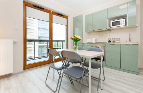 Zaspa Apartment | Modern Apartment Grudziądzka 12 with Gym and Balcony
