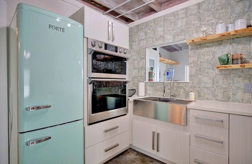 Avon Park Cottage | Grumpy Old Cabin! Dog Friendly Lake House with Kayaks! Close to GOLF!