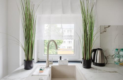 Grunwald Apartment | Grunwald Raszyńska Bright Apartment by BookingHost