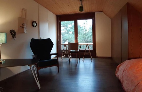Aesch House | Idyllic Villa Retreat with Sauna and Hot Tub Amenities