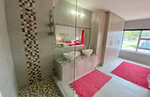 Paradise Beach House | Comfortable Grys Patrys - 4 Beds Beach Home for Families