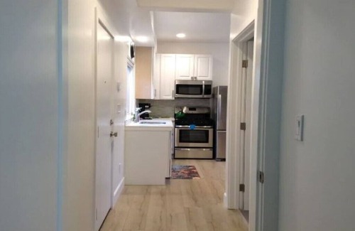 Del Rey House | Guest Rated 10/10: Gst House with Pool Near Venice Beach