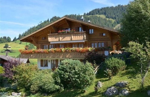 Gstaad Ski Chalet | Gstaad Blue Sky Chalet: Family-Friendly Retreat with Amenities
