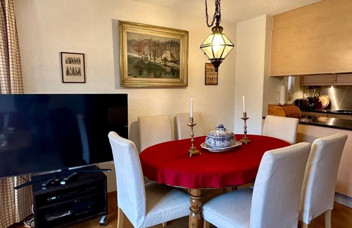 Saanen House | Gstaad Retreat: Pet-Friendly Flat in Beautiful Saanen