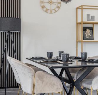 Guetersloh Apartment | Elegant Oceanfront Retreat with Balcony & Smart-TV