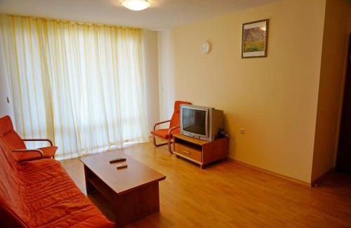 Elenite Apartment | Cozy GT Privilege Fort Beach Apartments with Ocean Views