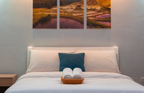 Oslob Bed & Breakfast | Inviting GT Seaside Inn: Pool, Restaurant & Breakfast Included