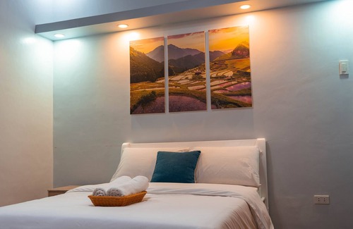 Oslob Bed & Breakfast | Inviting GT Seaside Inn: Pool, Restaurant & Breakfast Included