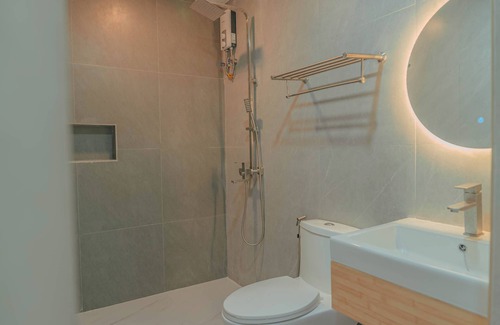 Oslob Bed & Breakfast | Inviting GT Seaside Inn: Pool, Restaurant & Breakfast Included
