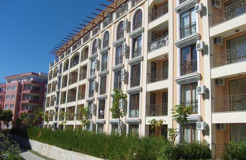 Elenite Apartment | Comfortable GT Villa Astoria Apartments with Pet-Friendly Amenities