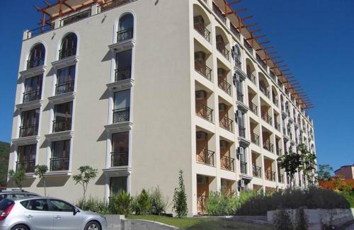 Elenite Apartment | Comfortable GT Villa Astoria Apartments with Pet-Friendly Amenities