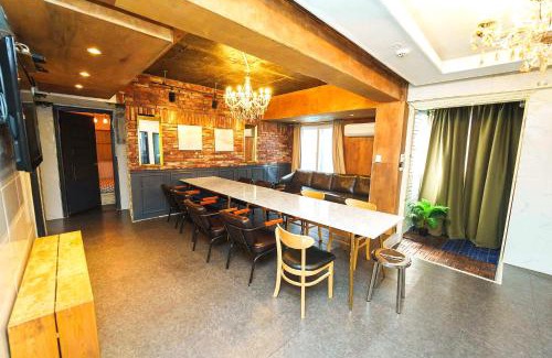 Sinchon-dong Apartment | Cozy Gu & Anne House in Sinchon – Ideal for Families and Pets