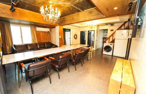 Sinchon-dong Apartment | Cozy Gu & Anne House in Sinchon – Ideal for Families and Pets
