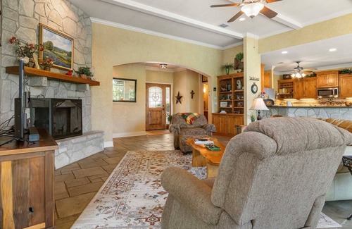 Boerne House | Experience the Beauty of Guadalupe River Retreat