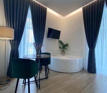 San Giorgio a Cremano Bed & Breakfast | Gualtieri Luxury Suite: Family-Friendly with Hot Tub & Kitchen