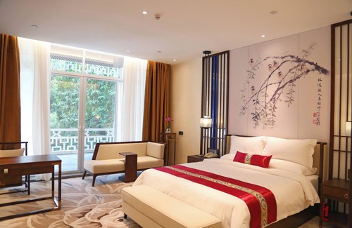 Yuexiu Hotel | Impressive Guangdong Yingbin Hotel with Pool & Dining Options