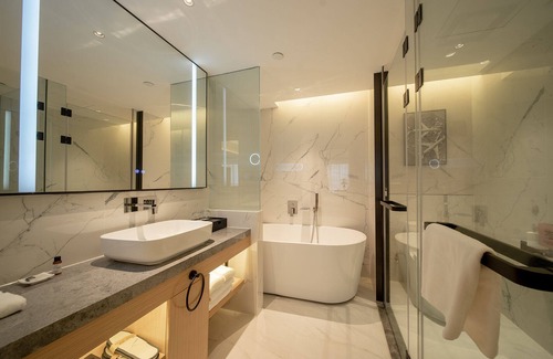 Yuexiu Hotel | Convenient Stay at Guangzhou Baiyun Airport Rezen Select
