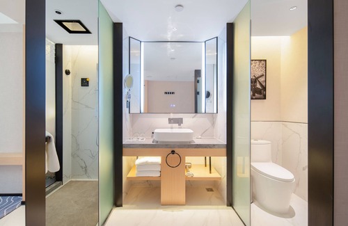 Yuexiu Hotel | Convenient Stay at Guangzhou Baiyun Airport Rezen Select