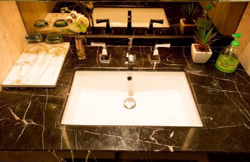 Haizhu Apartment | Discover Family-Friendly Comfort at Yicen International Apt