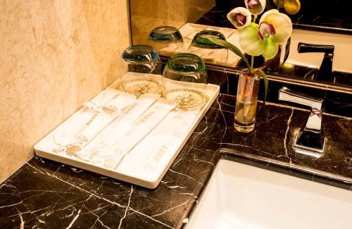 Haizhu Apartment | Discover Family-Friendly Comfort at Yicen International Apt