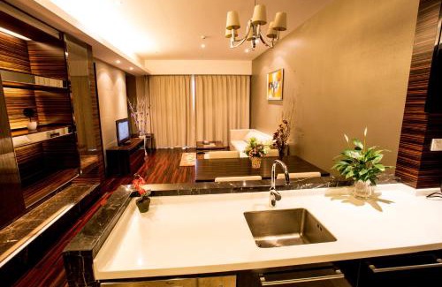 Haizhu Apartment | Discover Family-Friendly Comfort at Yicen International Apt