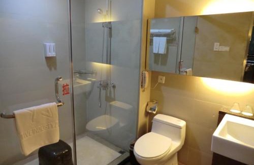 Haizhu Apartment | Discover Guangzhou Fangyuan Hotel: Family and Pet Friendly