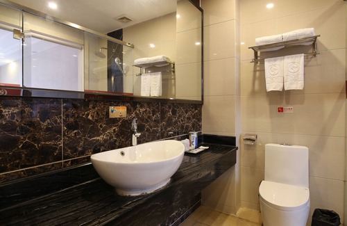Baiyun Hotel | Explore Guangzhou Helong Hotel with Family-Friendly Amenities