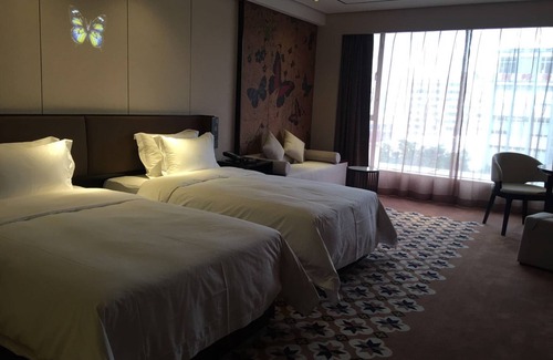 Guangzhou Hotel | Guest Rated: 10/10 at Guangzhou Paco Hotel - Dongpu Teemall