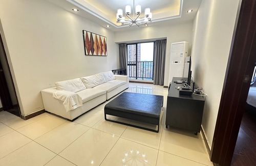 Pazhou Residential District Apartment | Discover Guangzhou Phantom Oasis Apartments with Breakfast